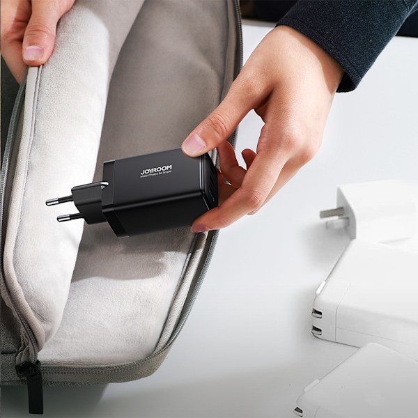 Joyroom Snabbladdare GaN 65W USB-A/ 2x USB-C Svart + USB-C till