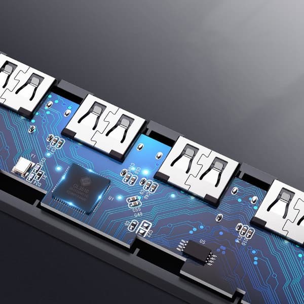 Ugreen USB Typ C-hubb - 4x USB 3.2 Gen 1 med USB-C strömport grå