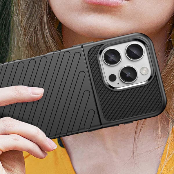 Silikonfodral Thunder Case för iPhone 16 Pro - svart