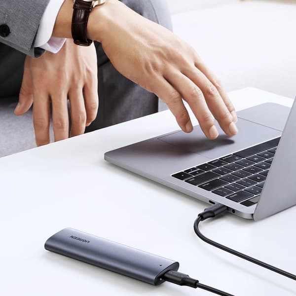 Ugreen Fodral till M.2 B-Key SATA SSD Hölje 5Gbps Grå + USB-C Ka