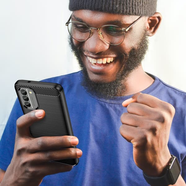 Nokia G400 Flexibelt Silikonfodral med Kolfiberdesign - Svart