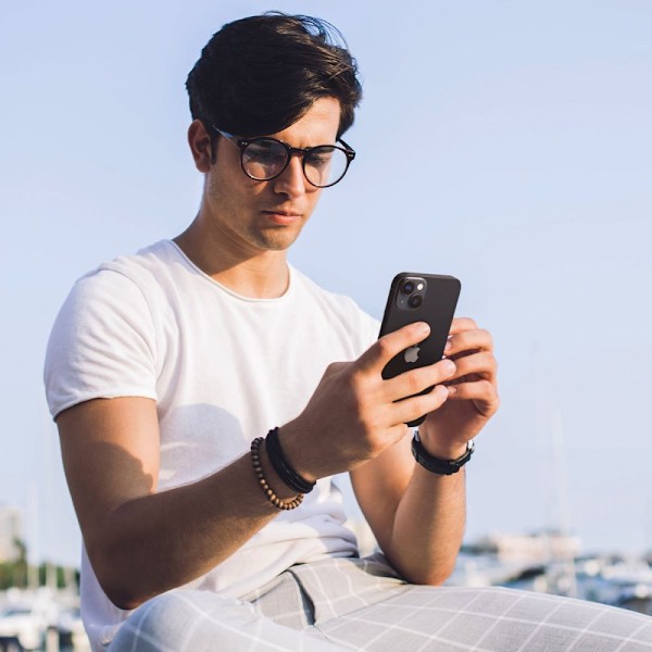 Spigen Glas.tR EZ Fit Optik Kameraskydd för iPhone 14/Plus/15/Pl