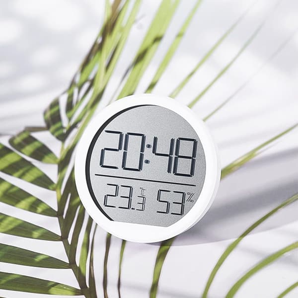 Kompakt Digital Klocka, Termometerhygrometer, Temperatur och Luftfuktighet, Magnetisk Sugkoppsfunktion (Vit)