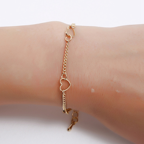 Snygga Kvinnor Legering Hand Chain Kärlek Form Dekoration Armband