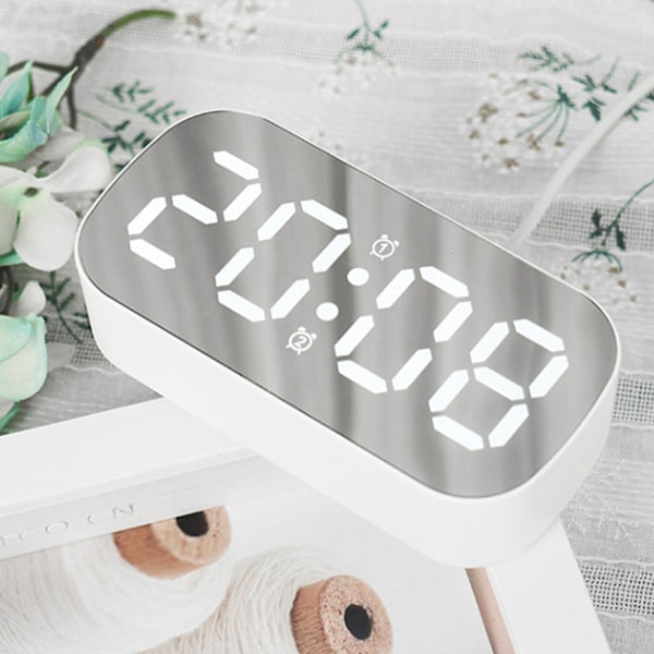 Elektronisk ur med hvidt LED digitalt display