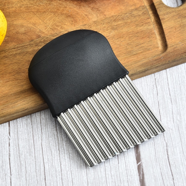 Köksprydnad med vågig kniv i rostfritt stål för att skära pommes frites