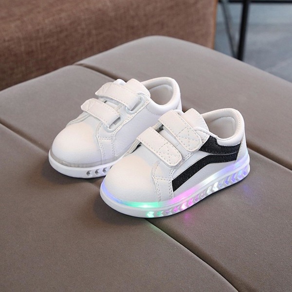 2022 Barn Barn Baby Flickor Pojkar Randig Bling Flat Led Luminous Sport Sneaker Skor