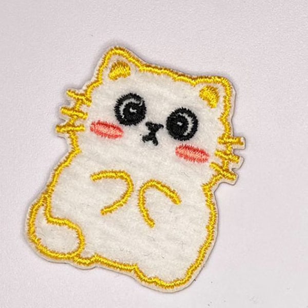 Paket med 9 söta björnar, fina broderade lappar att stryka på och