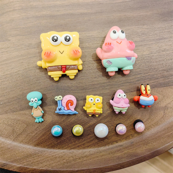 12 stycken 3D-tofflor prydnader (SvampeBob), skocharm, utskurna