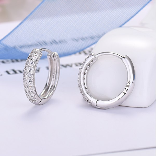 Små Högkvalitativa Högpolerade Örhängen i 925 Sterling Silver för Kvinnor