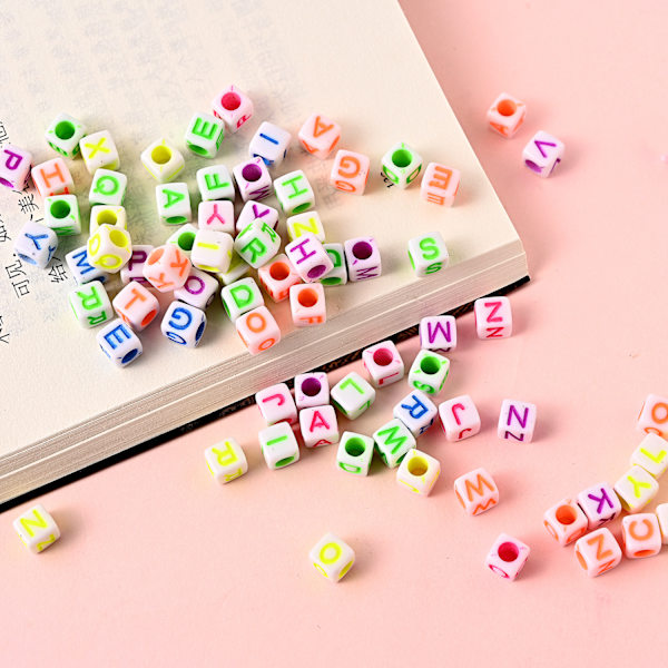 ##/700 stk. 18 Farvede Akryl Bogstavs Perler A-Z Terning Perler til Smykkefremstilling Børns DIY Halsk Armbånd##/