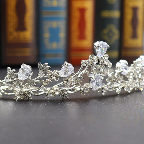 ##/Vit krona, kristallblommornament##/