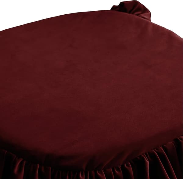 Burgundinpunainen samettinen tuolinpehmuste röyhelöisellä hihnalla
