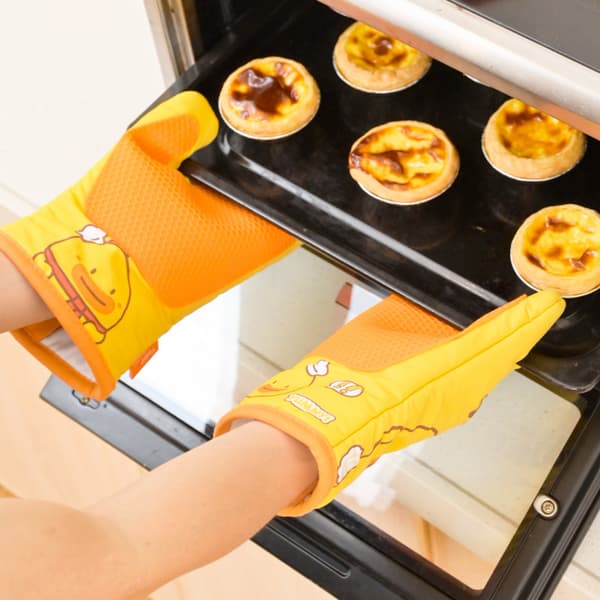 Ett par silikon högtemperaturbeständiga mikrovågsugnsisolerade handskar