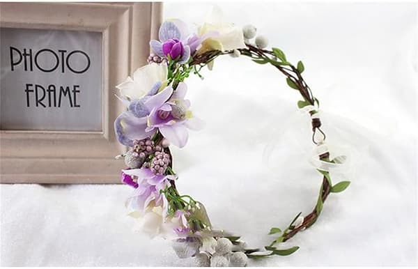 Bohemian krans med lilla blomster for bryllup