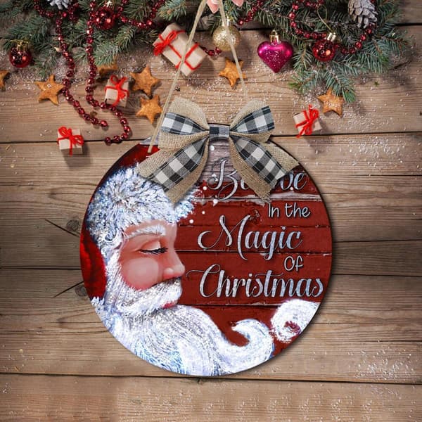 Hängande skylt i trä med jultomte - med rosett, festlig heminredning, trä