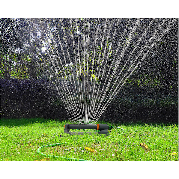 Trädgårdssprinkler med svängfunktion för kylning av arbetsplatsen