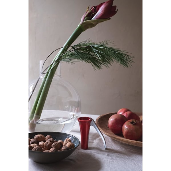 Nötknäppare i rostfritt stål (röd) - Designad och tillverkad i Sverige
