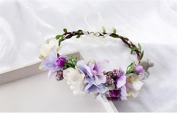 Bohemian krans med lilla blomster for bryllup