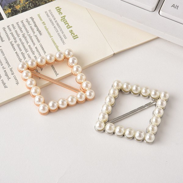 ##/4 diamantformade halsduksbucklor i pärl siden##/