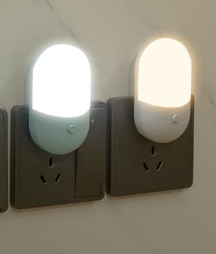 2 Pak LED Natlys, Automatisk 5-Niveau Lysstyrke Natlys