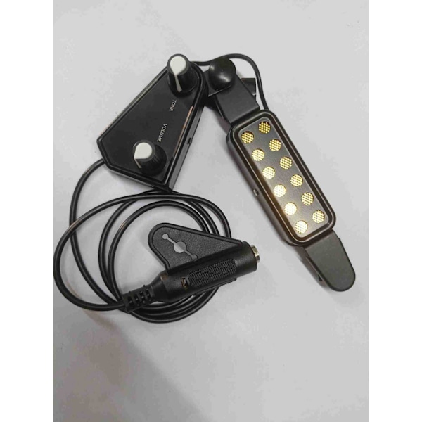 12-hulls gitarpickup med transducer, 3m kabel og 1/4\" jack for 40\" og 41\" klassiske folkegitarer