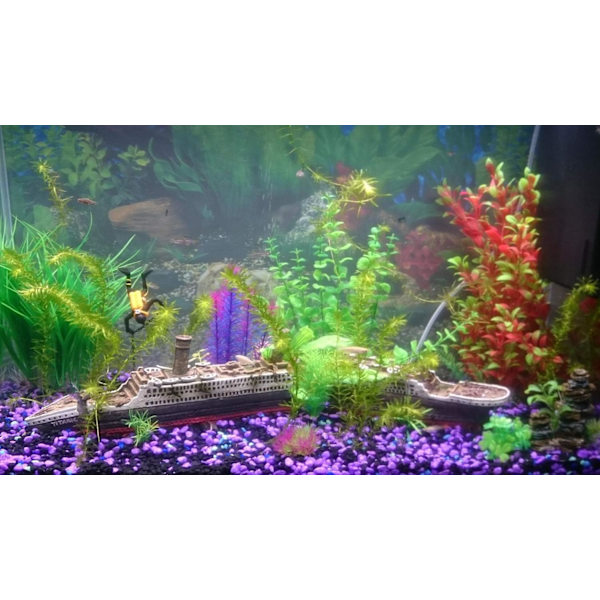 Akvariumdekorasjon i form av Titanic-vraket - i harpiks