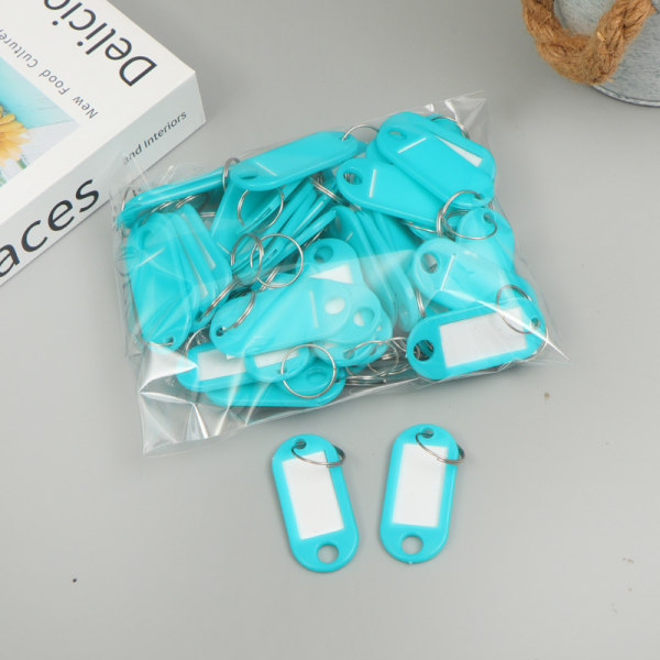 Blå pakke med 50 tag nøkkelringer, 4,7 x 2 cm plast tag nøkkelring med