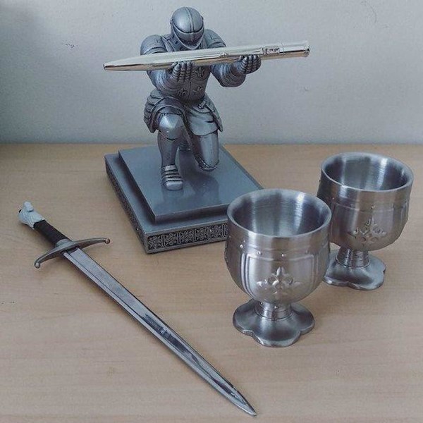 Pennställ Executive Knight - Soldatrustning, Hjältepenn