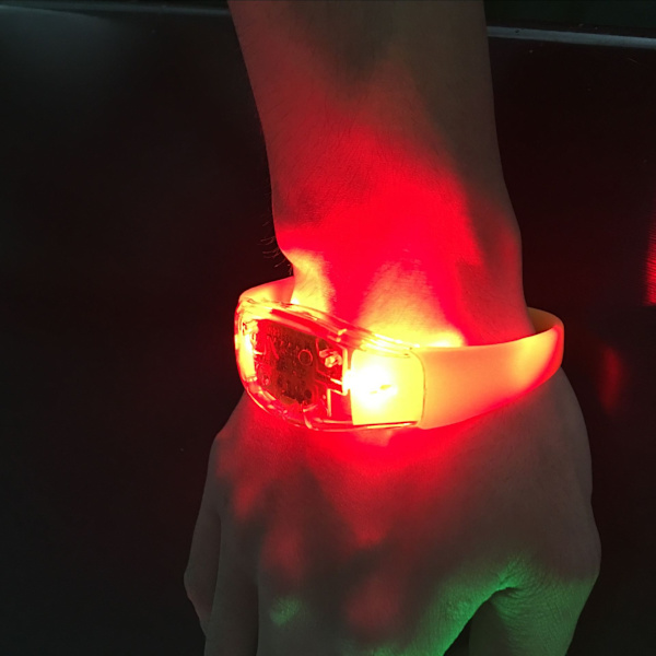##/LED-armbåndpakke – 6 interaktive lysarmbånd Tilfeldige farger##/