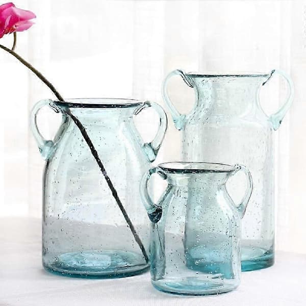 Elegant dubbelörad glasvas med luftbubblor i blåaktig färg för bordsdekoration