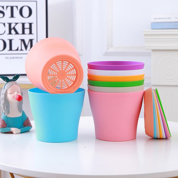 8 stk små - 14 cm plastblomsterpotter med brett Plantepotter for balkonghage