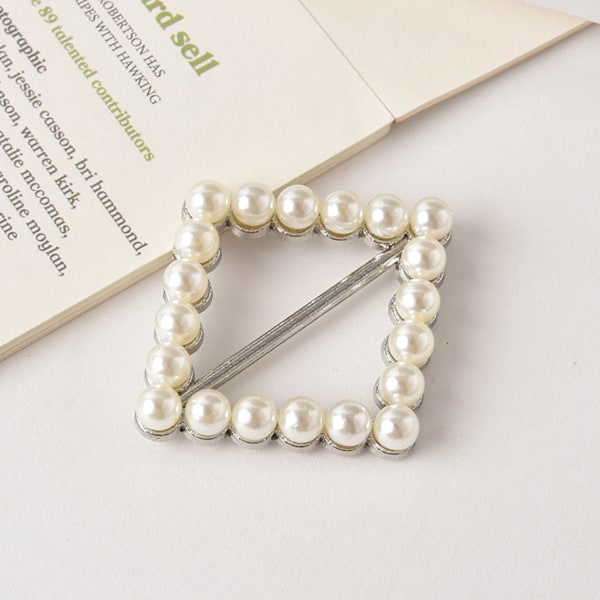 ##/4 diamantformade halsduksbucklor i pärl siden##/