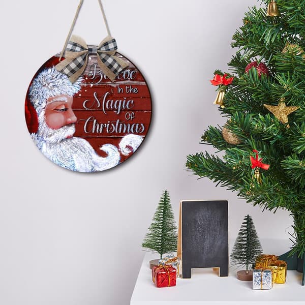 Hängande skylt i trä med jultomte - med rosett, festlig heminredning, trä