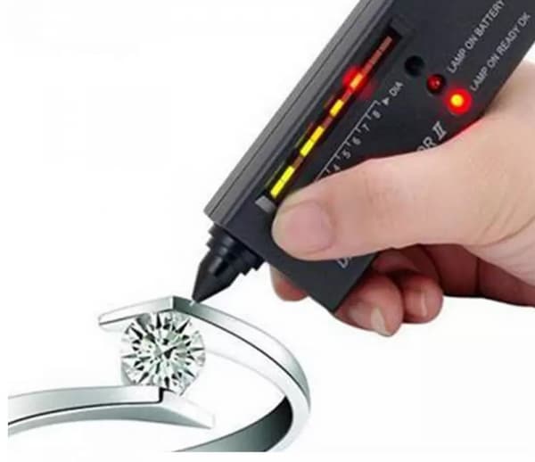 Diamanttestare som testar hårdheten hos diamanter, rubiner, onyx