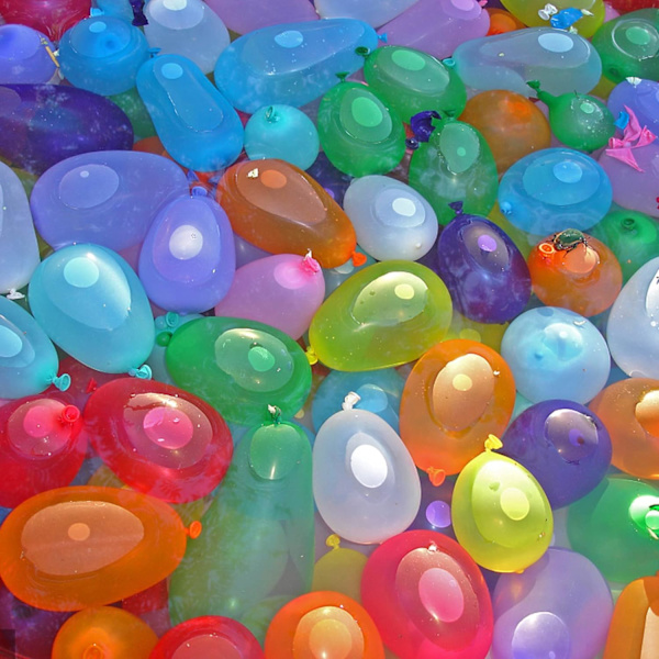 Vattenbomb-ballonger (333), Kluster Vattenbomber, Självförslutande och