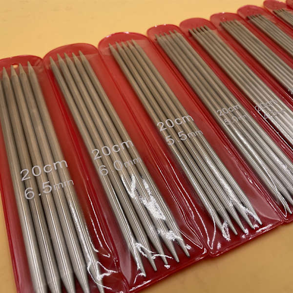 Dubbla stickor för stickning, 20 cm korta metallstickor