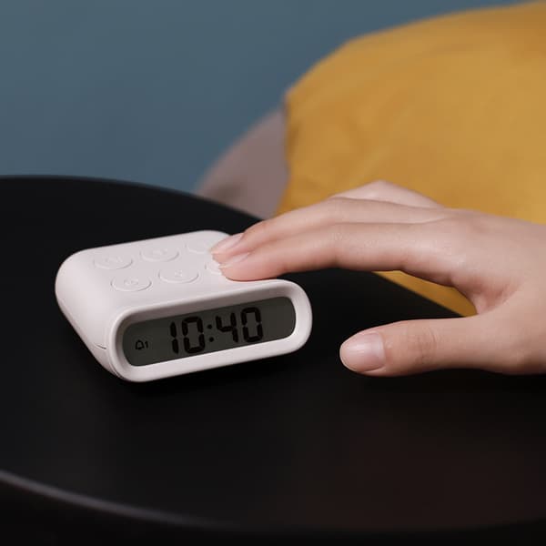 Valkoinen digitaalinen herätyskello T-Audace digitaalinen kello, kannettava akku