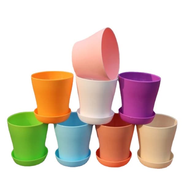 8 stk små - 14 cm plastblomsterpotter med brett Plantepotter for balkonghage