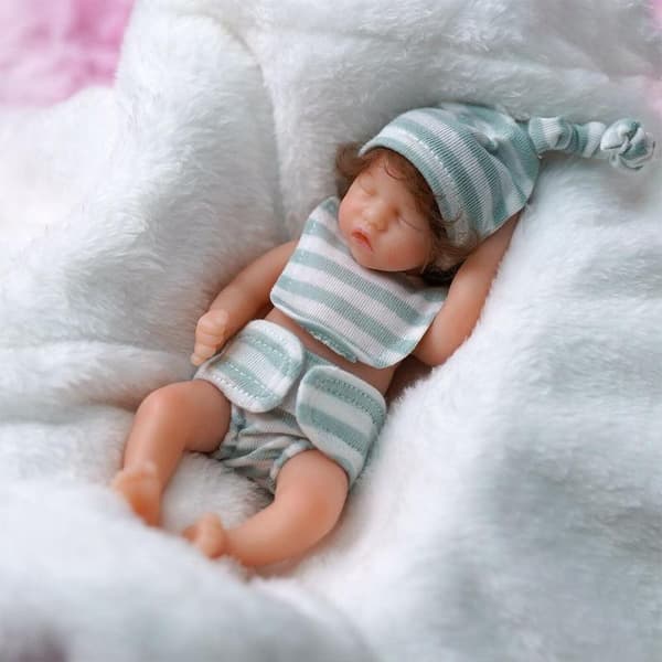 1 x 6 tums mini realistisk babyflicka nyfödd lockigt hår rötter kostym silikon helkropp sovande babydocka 15cm
