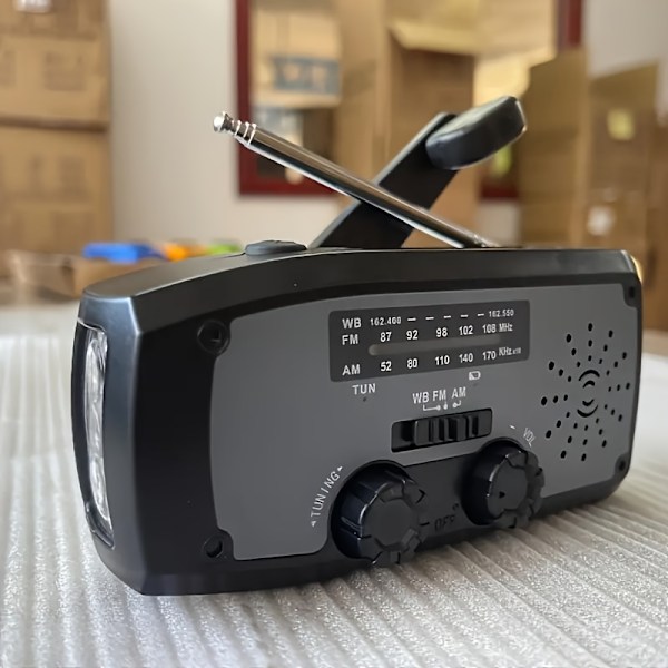 Käsikäyttöinen aurinkokennoradio LED-taskulampulla, 2000 mAh, kannettava AM/FM-sääradio ulkokäyttöön / musta