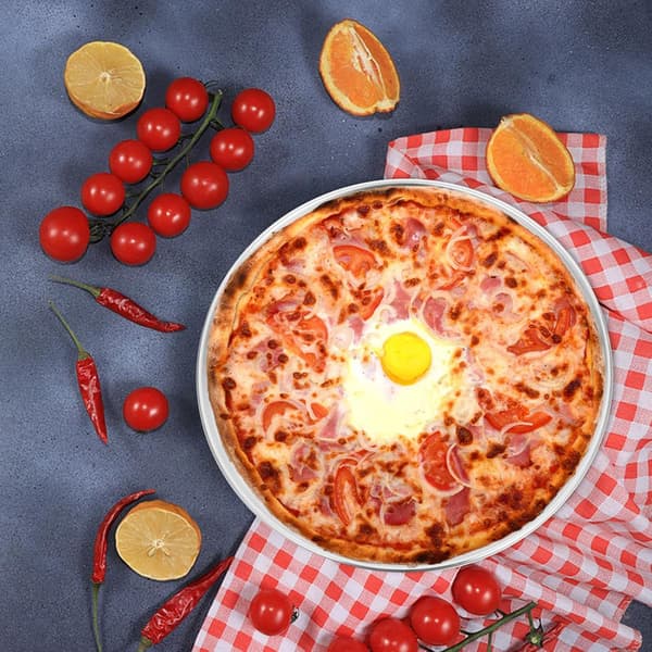 Rund pizzapanne i rustfritt stål med perforert design for jevn og sprø steking, egnet for husholdningsovner