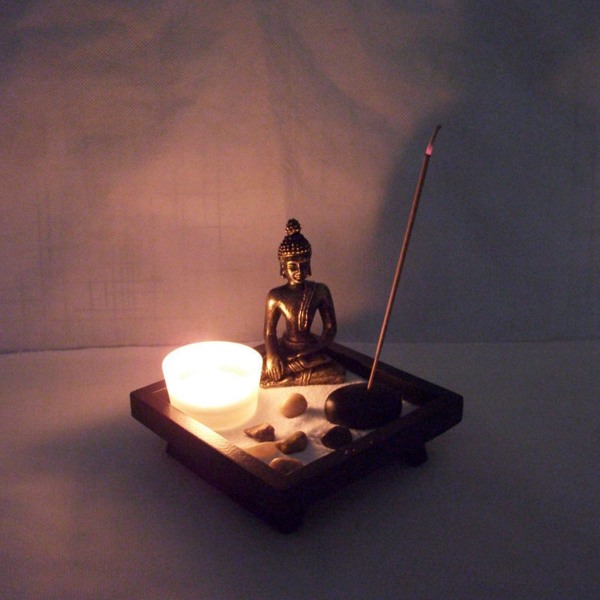 Buddha-hartsi suitsukepolttimen pidike, kynttilänjalka, Buddha-patsaan hiekkapöytä kodin sisustukseen