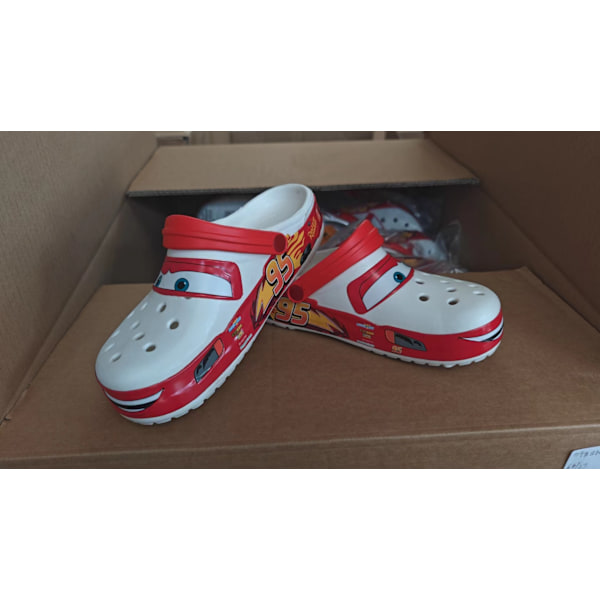 Crocs Lightning McQueen - Lightning McQueen Uteslippers med Stropp - M3/W5 (Passer til størrelse 35 fot)