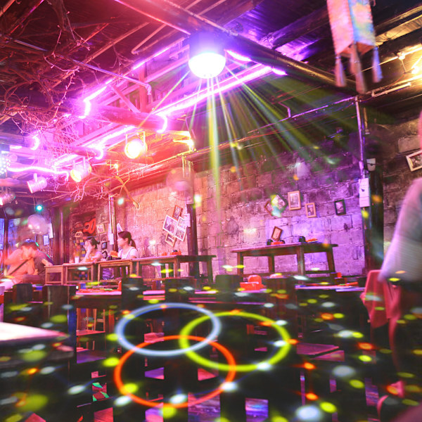Stemmeaktivert LED krystall magisk kule USB scene DJ lys farget lys bil DISCO nattlys
