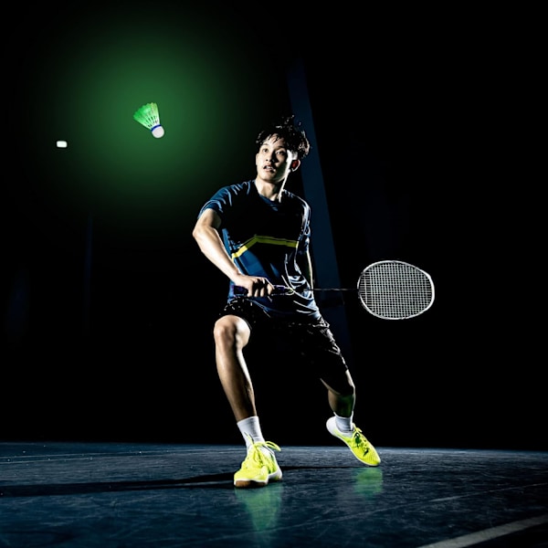 Selvlysende badmintonsæt 8 LED badminton H x Ø 8,5 x 6 cm Selvlysende badminton til udendørs brug, hvid, EU sæt