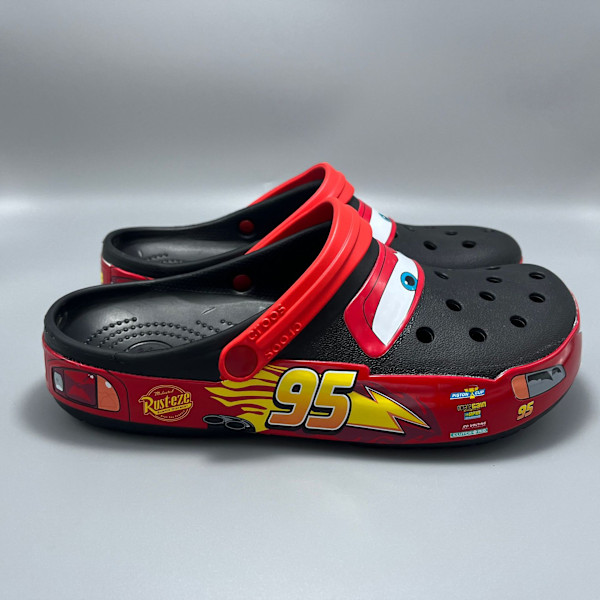 Crocs Lightning McQueen - Lightning McQueen Uteslippers med Stropp - M5/W7 (Passer til størrelse 37 fot)