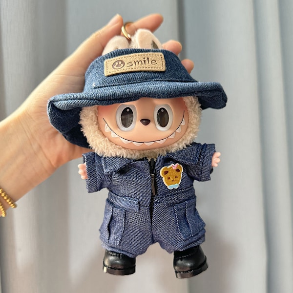 Bjørne denim overalls + blå smilehat + sorte firkantede sko, (kun tøj) 17cm macaron Labubu Time to chill dukketøj