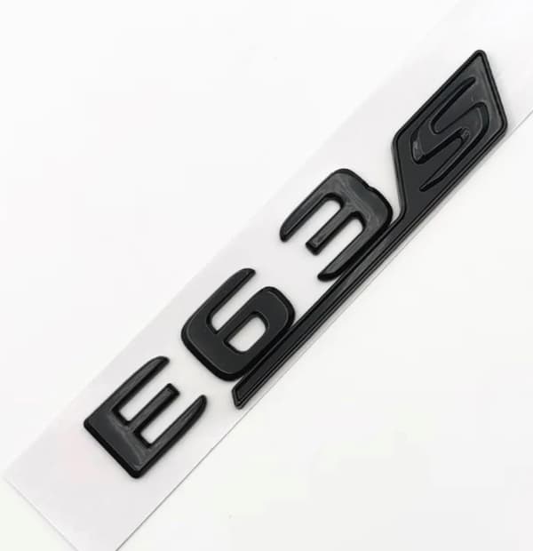 Bilstavbokstaver for E63 Gloss Black logo bagasjelapp