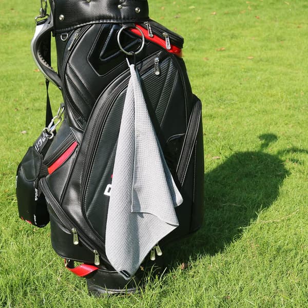 Mikrofiber golfhandduk (40 x 40 cm) med karbinhake och spänne - praktisk golfhandduk (grå)